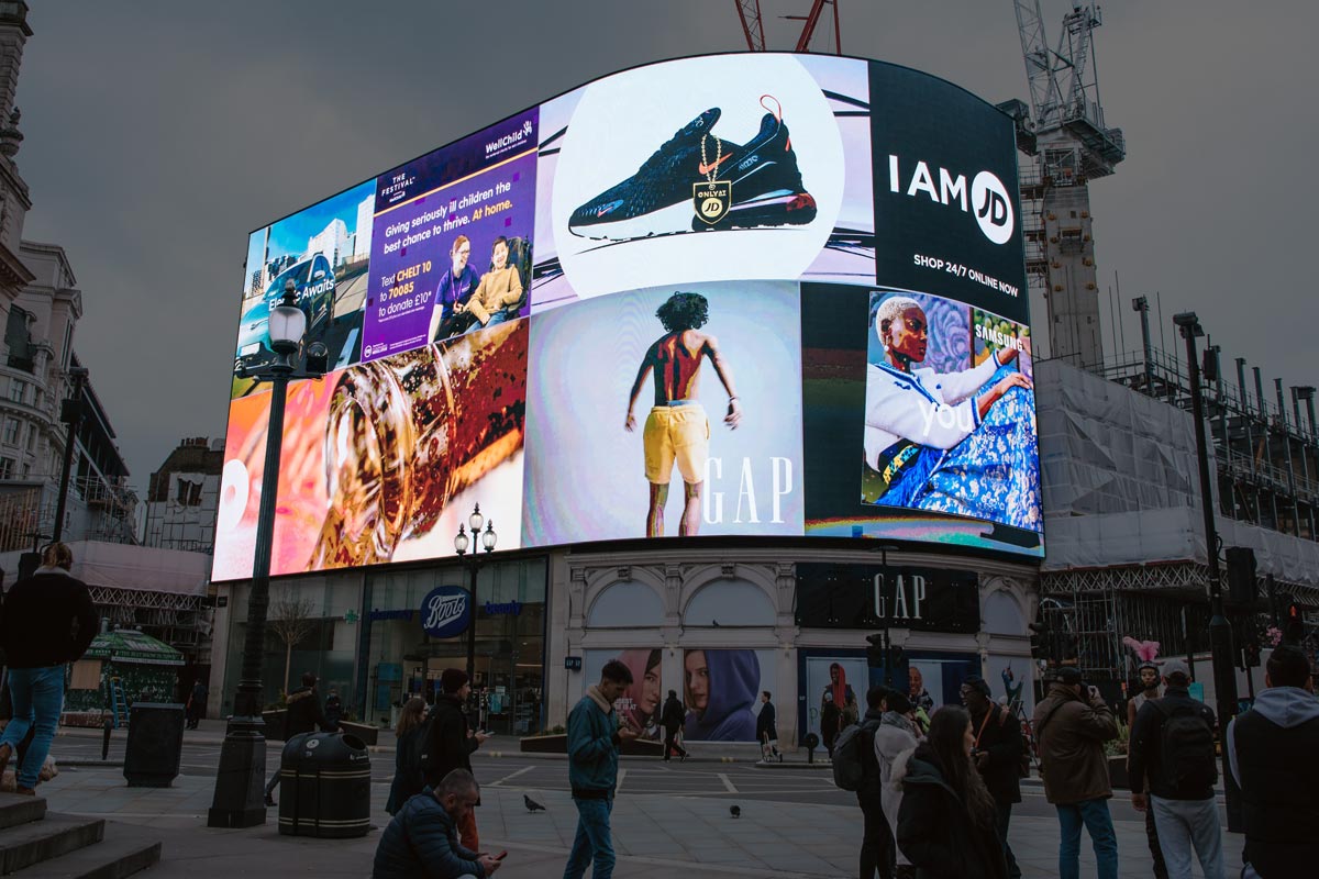 Digital out-of-home DOOH advertising in Toronto